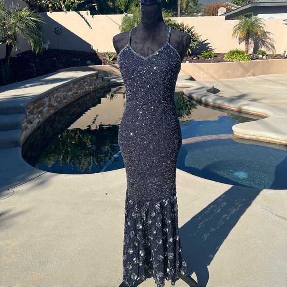 Elegant Deep Blue Sequin Evening Dress - Picture 3 of 15